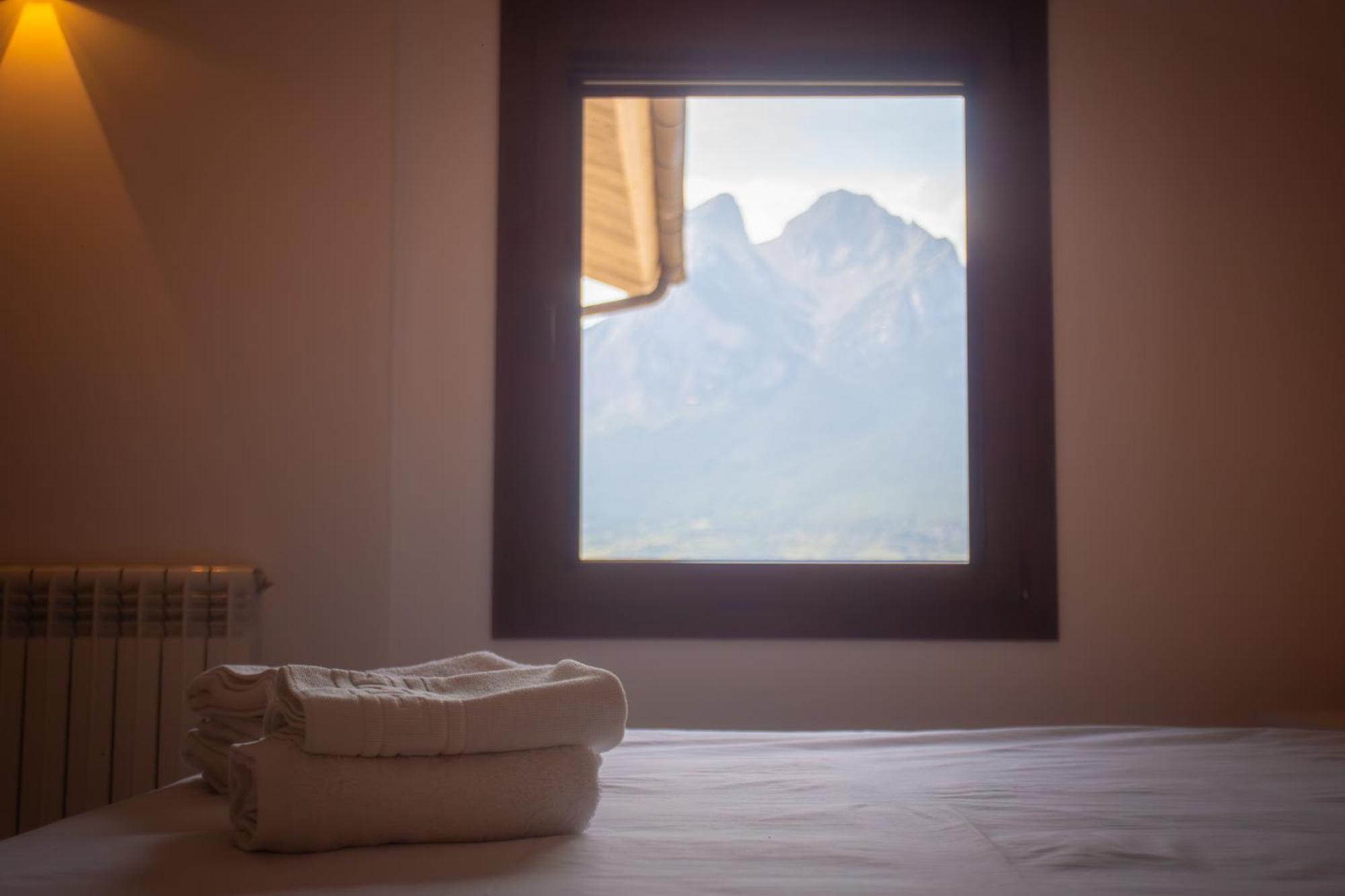 L'Indret Del Pedraforca Adults Only Hotel Saldes Bagian luar foto