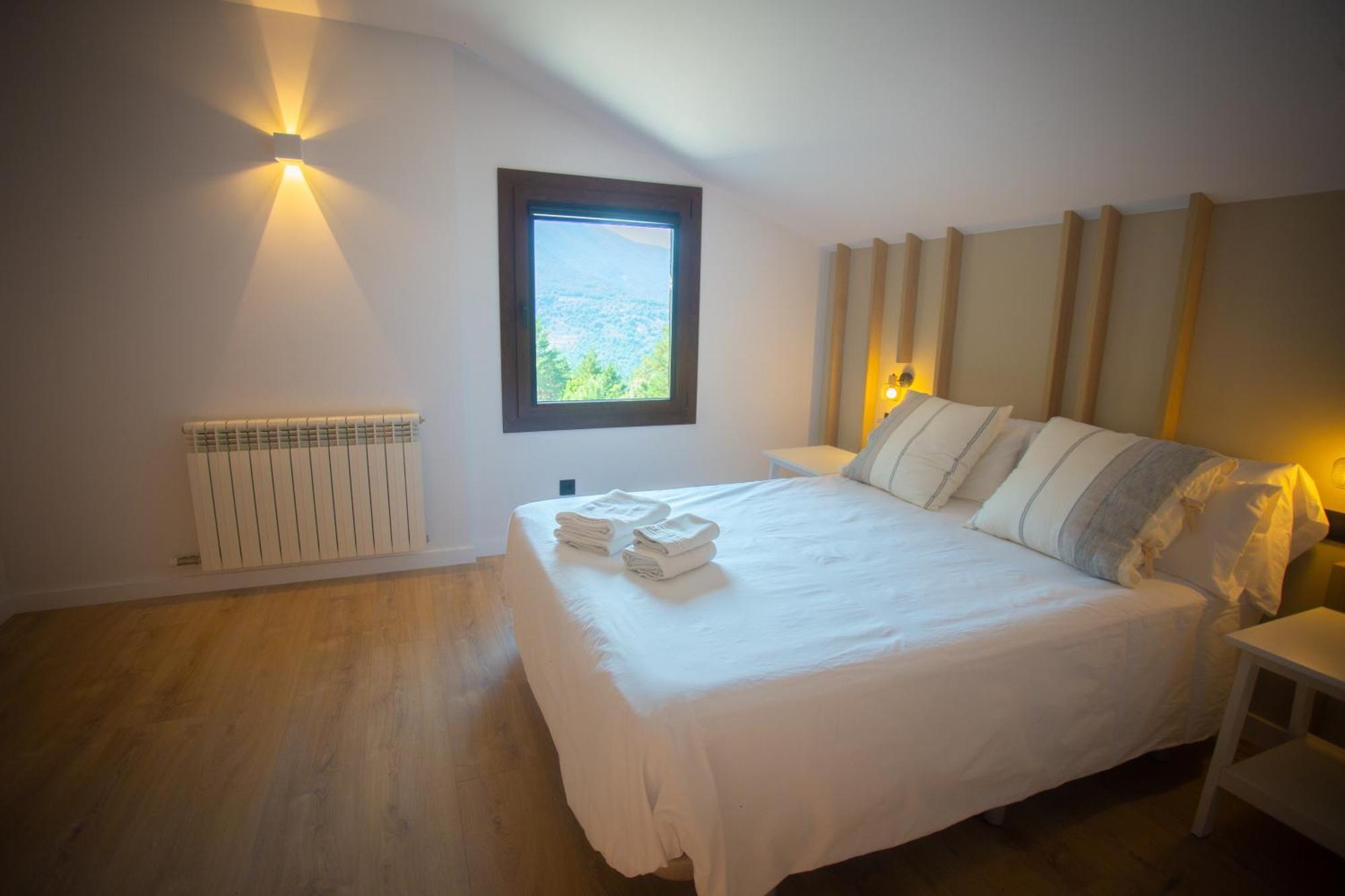L'Indret Del Pedraforca Adults Only Hotel Saldes Bagian luar foto