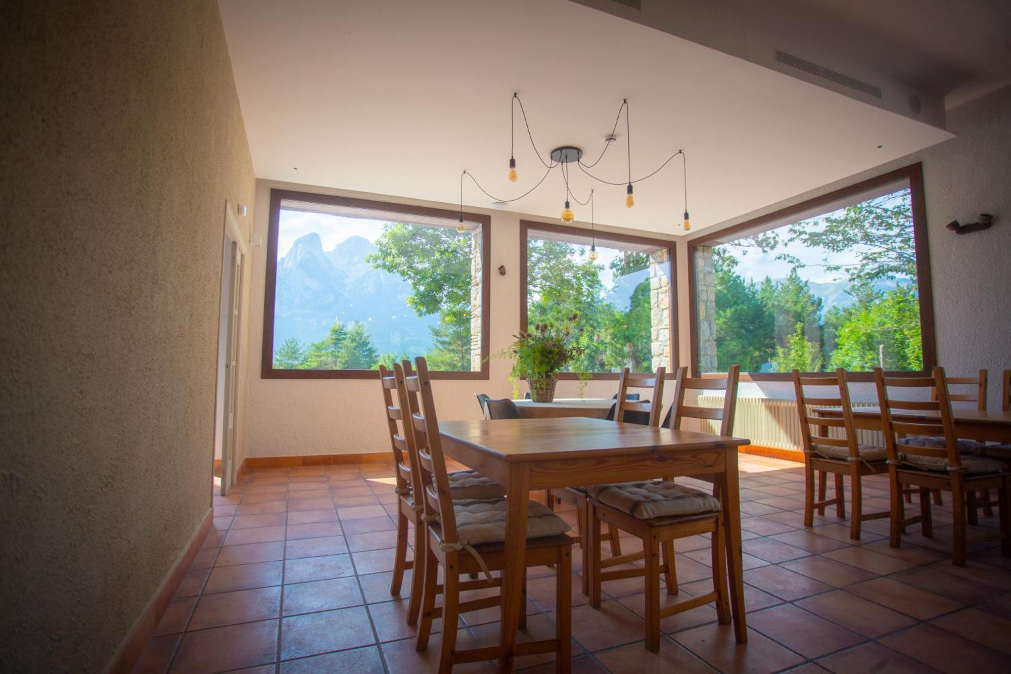L'Indret Del Pedraforca Adults Only Hotel Saldes Bagian luar foto