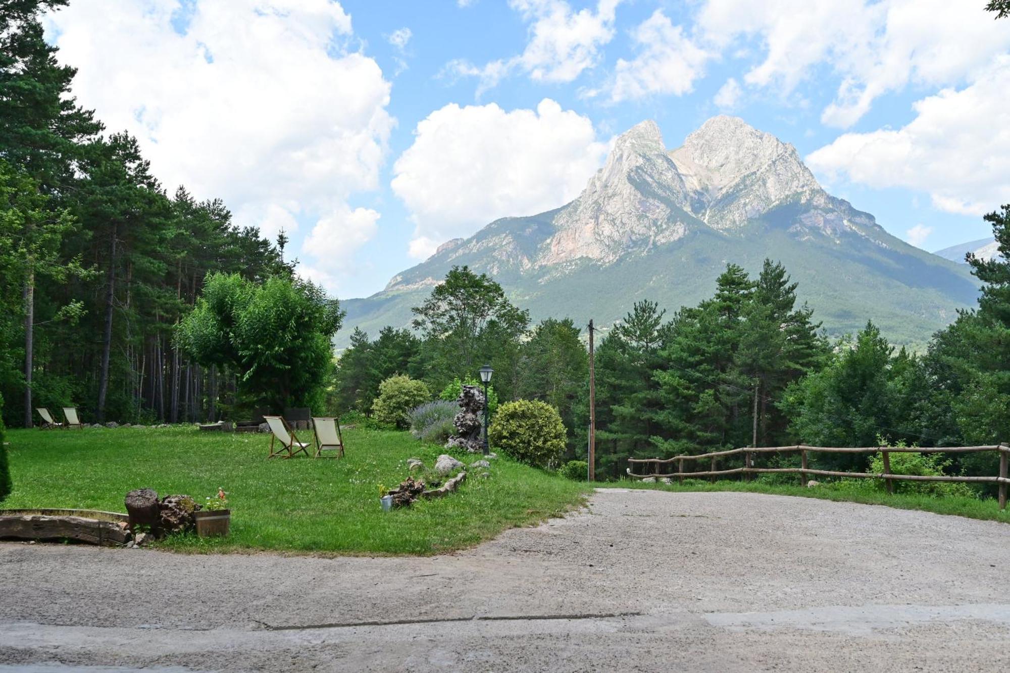 L'Indret Del Pedraforca Adults Only Hotel Saldes Bagian luar foto